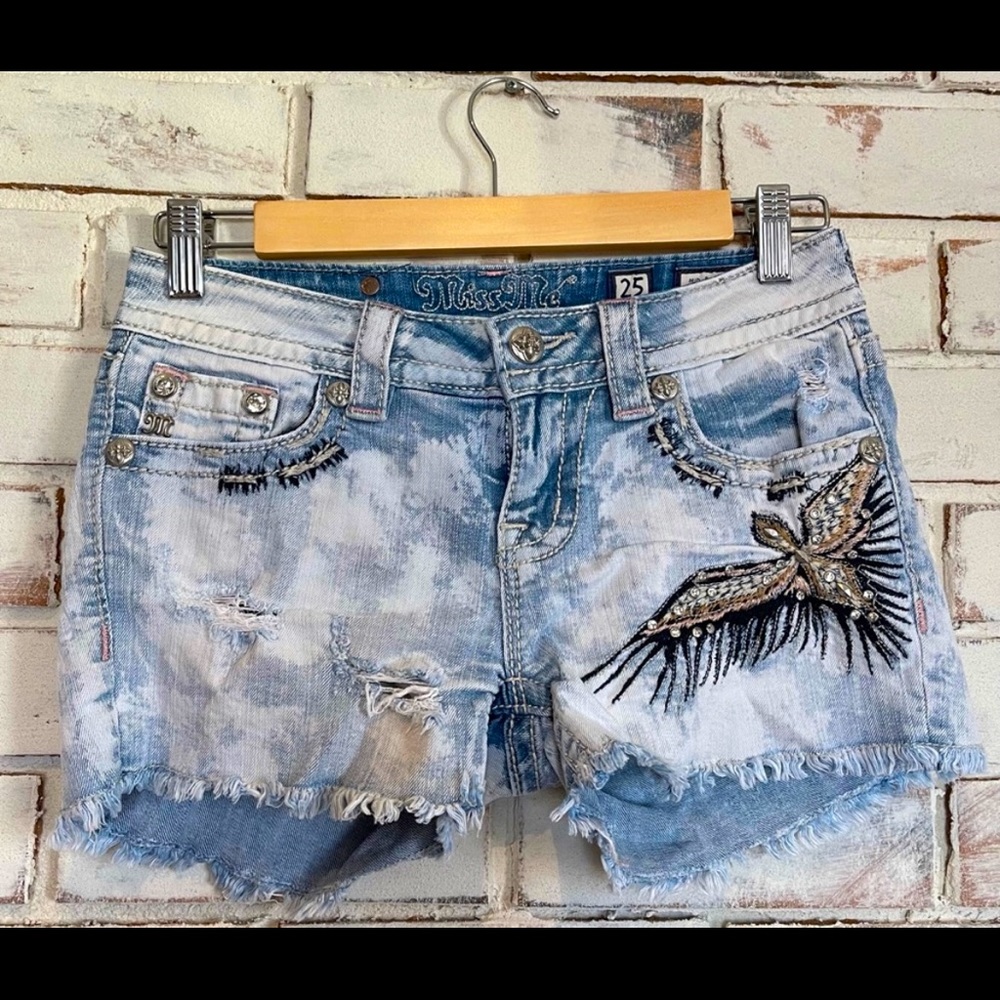 ISO these shorts in size 26-27